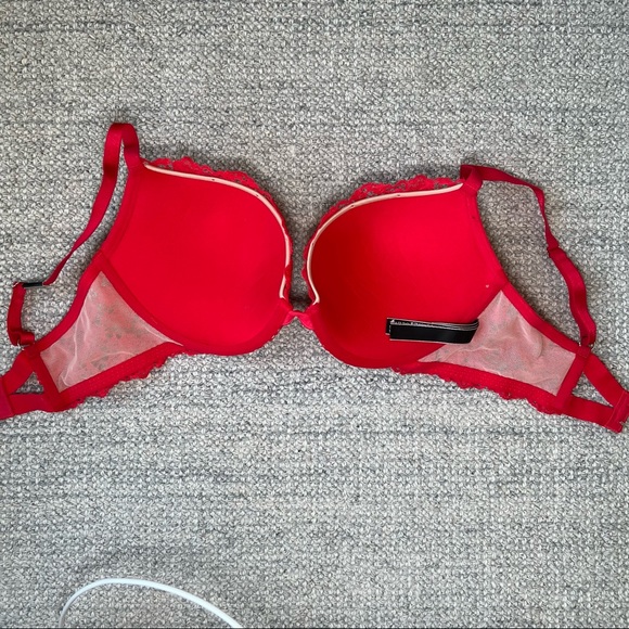 Victoria’s Secret push up bra - Picture 2 of 9